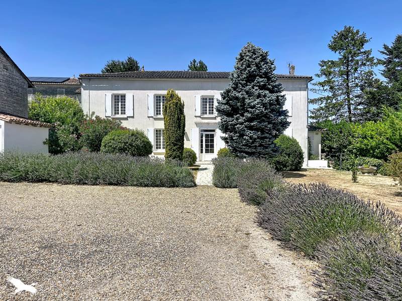 Maison 5 pièces 180 m² · à Montigné · 180 m² · 192 240 €
