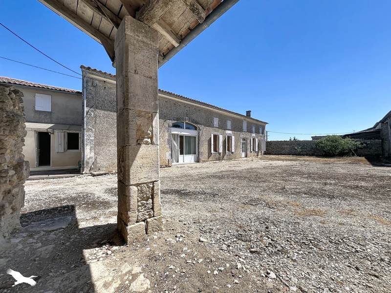 Vente Maison VAL D AUGE - 3 pièces -144 m² - (16170)