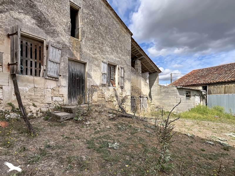 4 pièces 100 m² · à Saint-Genis-d'Hiersac · 100 m² · 44 999 €