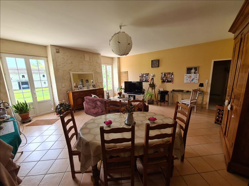Vente Maison MONTGUYON - 5 pièces -110 m² - (17270)