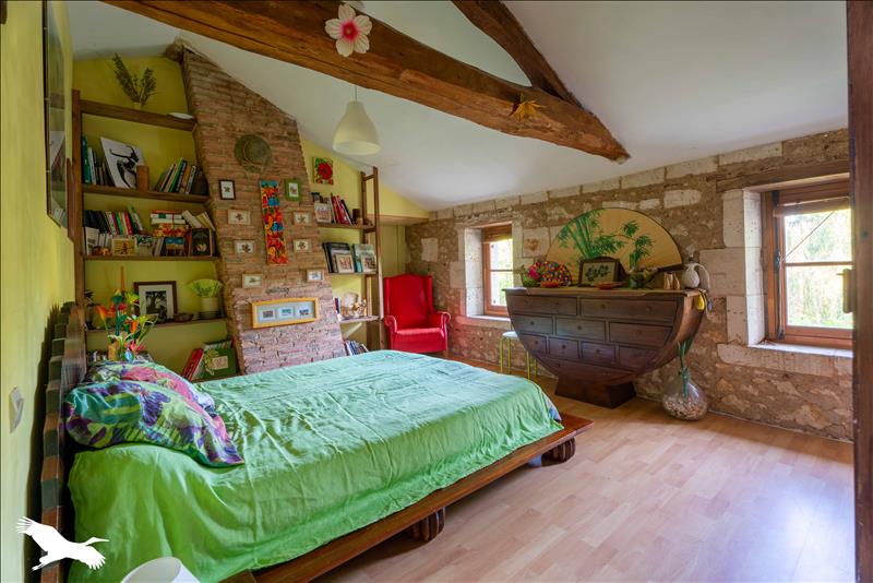 Vente Maison MONTGUYON - 8 pièces -226 m² - (17270)
