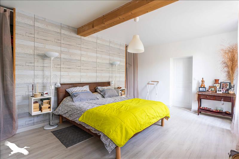 Vente Maison MONTGUYON - 8 pièces -226 m² - (17270)