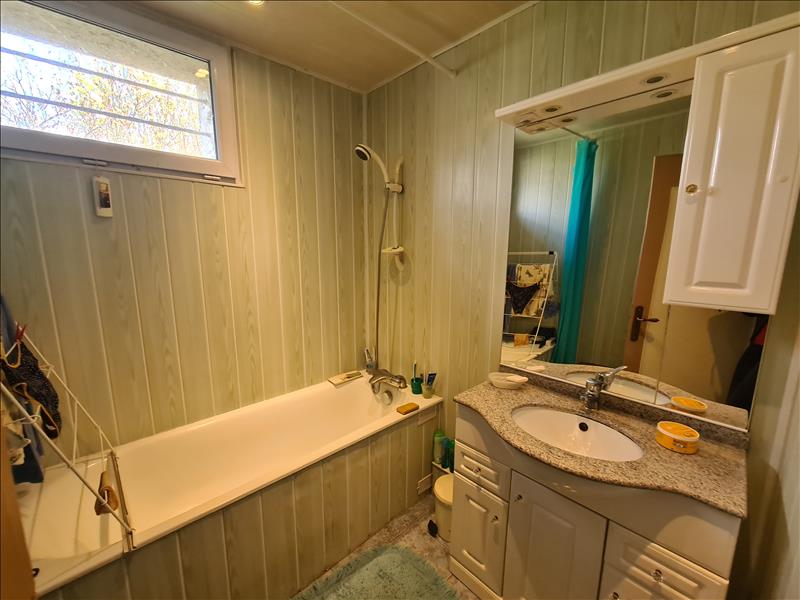 Vente Maison MONTGUYON - 8 pièces -158 m² - (17270)