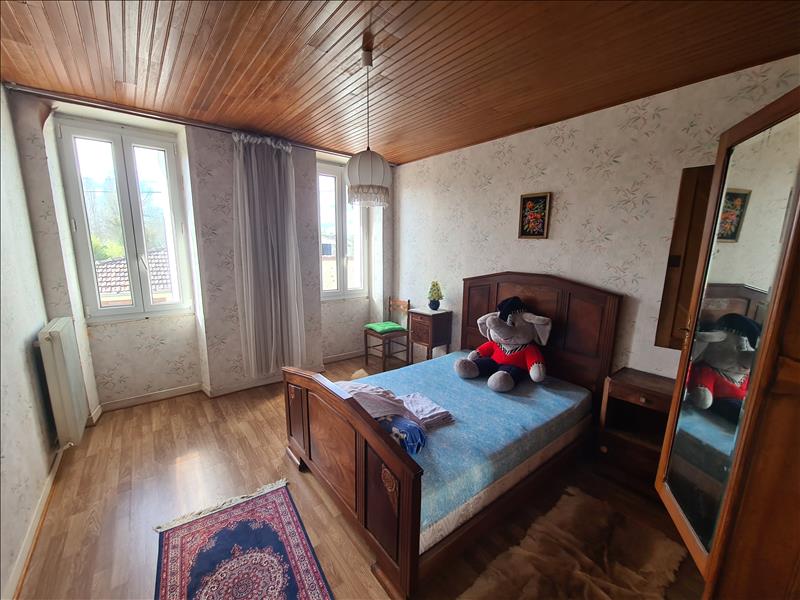 Vente Maison MONTGUYON - 8 pièces -158 m² - (17270)