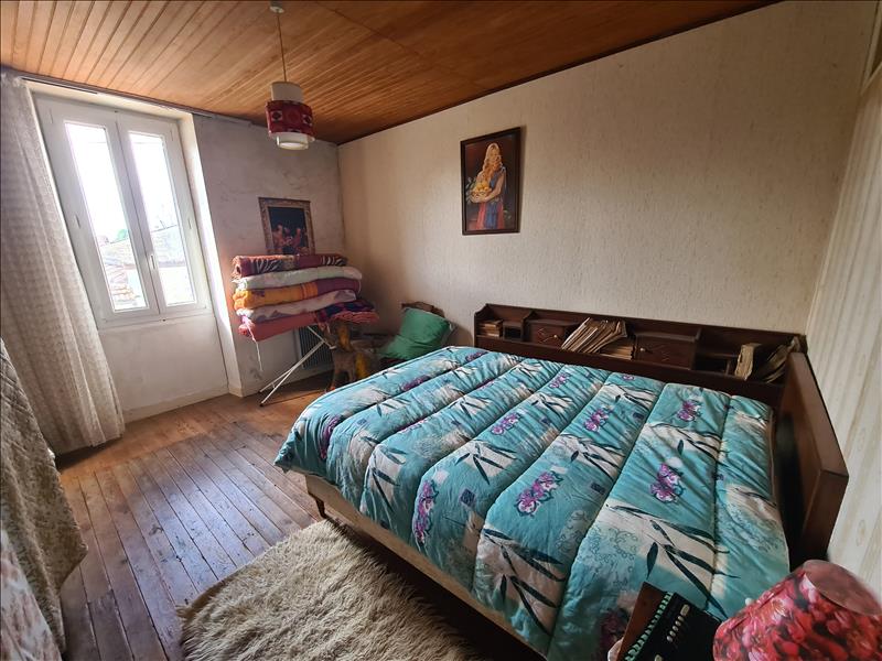 Vente Maison MONTGUYON - 8 pièces -158 m² - (17270)