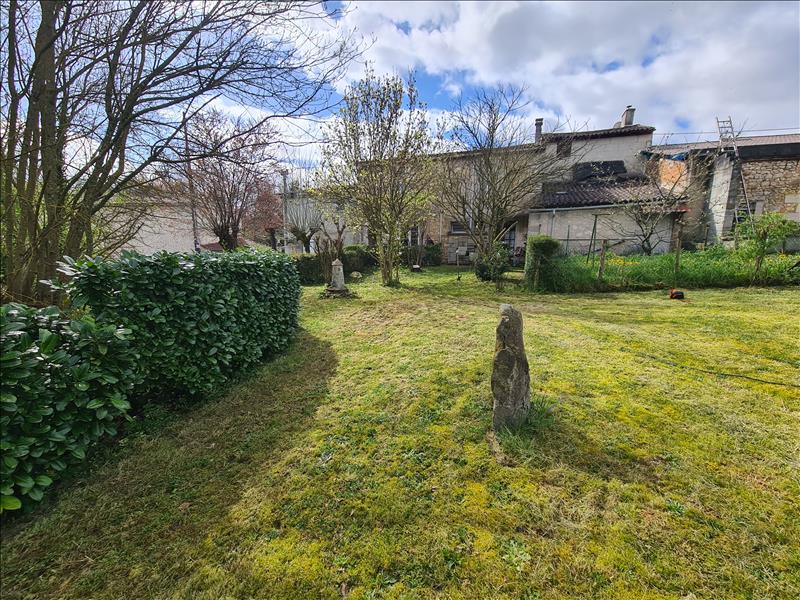 Vente Maison MONTGUYON - 8 pièces -158 m² - (17270)