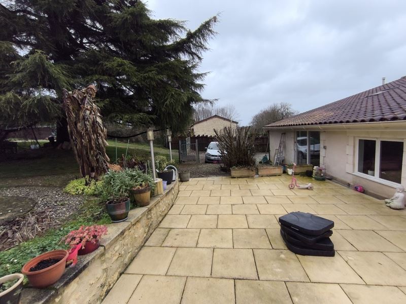 Vente Maison MONTLIEU LA GARDE - 6 pièces -210 m² - (17210)