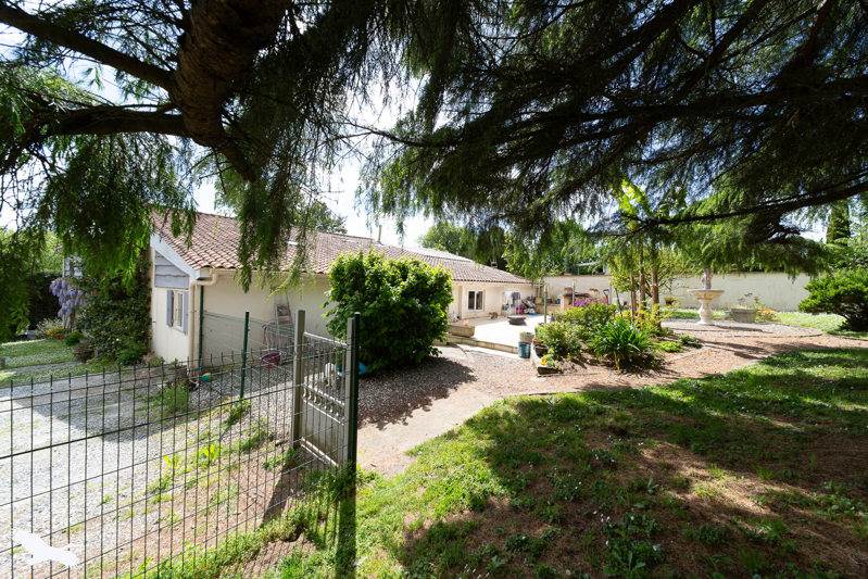 Vente Maison MONTLIEU LA GARDE - 6 pièces -210 m² - (17210)