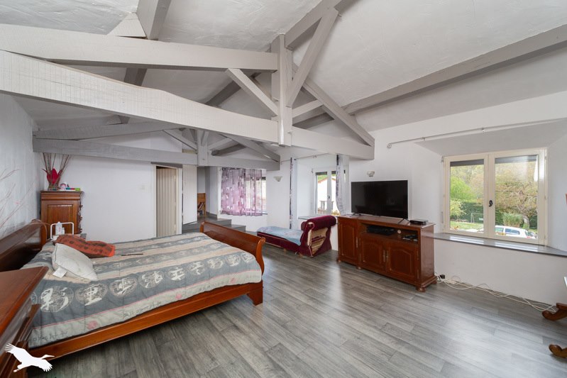 Vente Maison MONTLIEU LA GARDE - 6 pièces -210 m² - (17210)