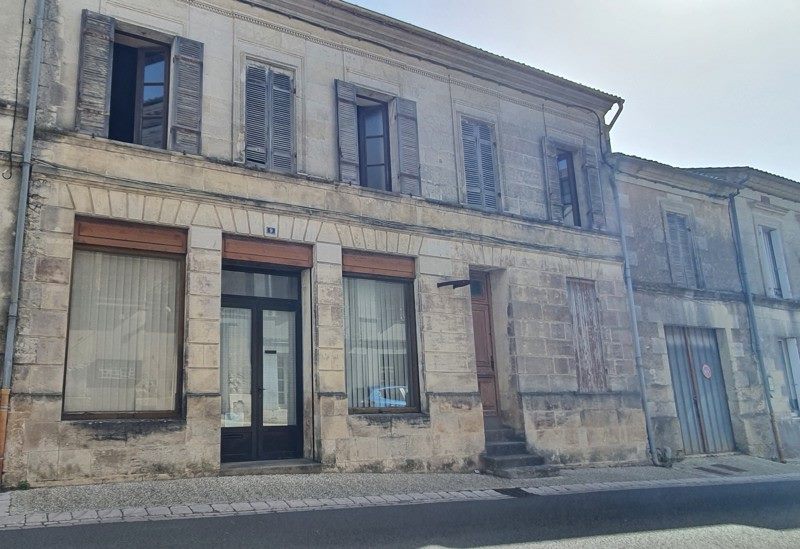 Vente Maison MONTLIEU LA GARDE - 7 pièces -245 m² - (17210)