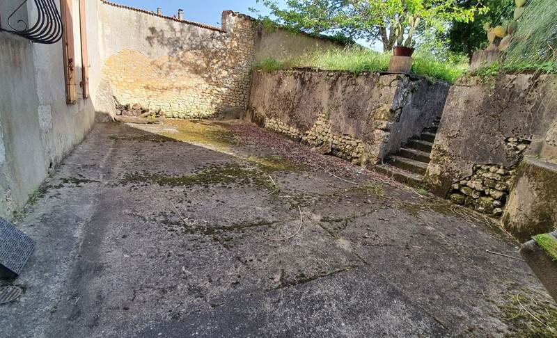 Vente Maison MONTLIEU LA GARDE - 7 pièces -245 m² - (17210)