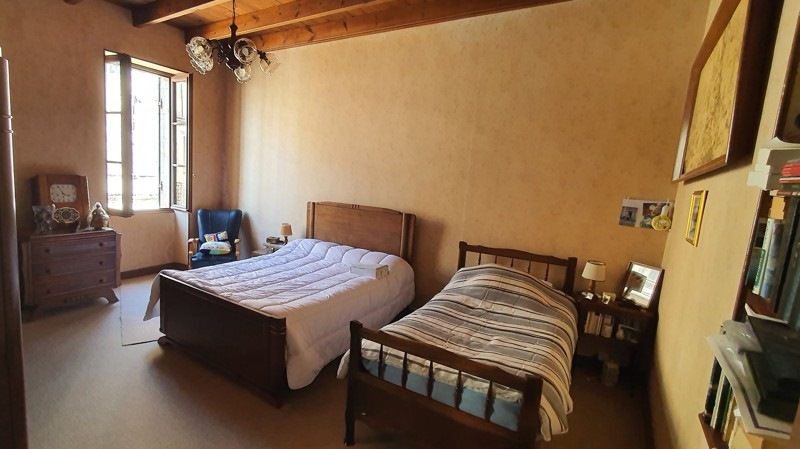 Vente Maison MONTLIEU LA GARDE - 7 pièces -245 m² - (17210)