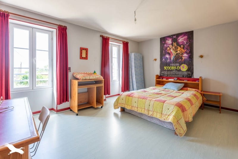 Vente Maison MONTGUYON - 6 pièces -250 m² - (17270)