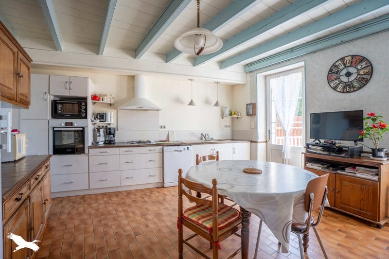Vente Maison MONTGUYON - 6 pièces -250 m² - (17270)