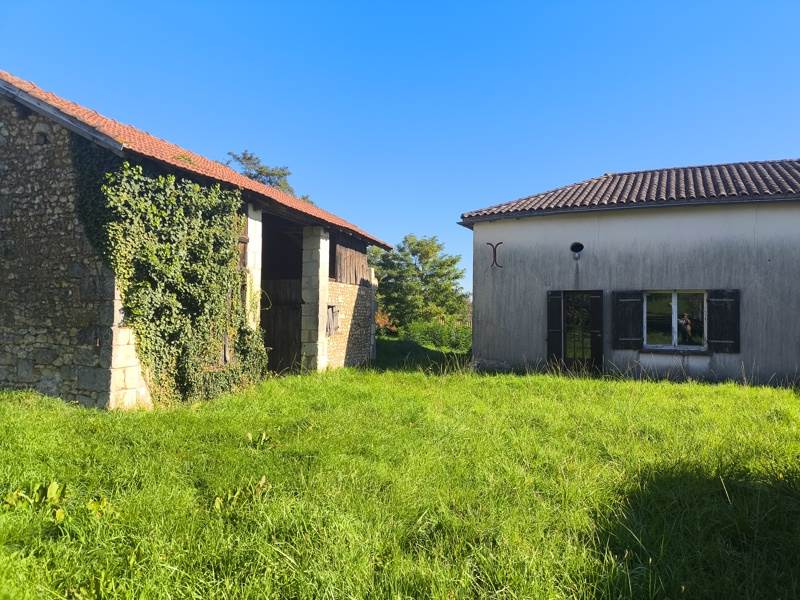 Vente Maison NEUVICQ - 4 pièces -133 m² - (17270)