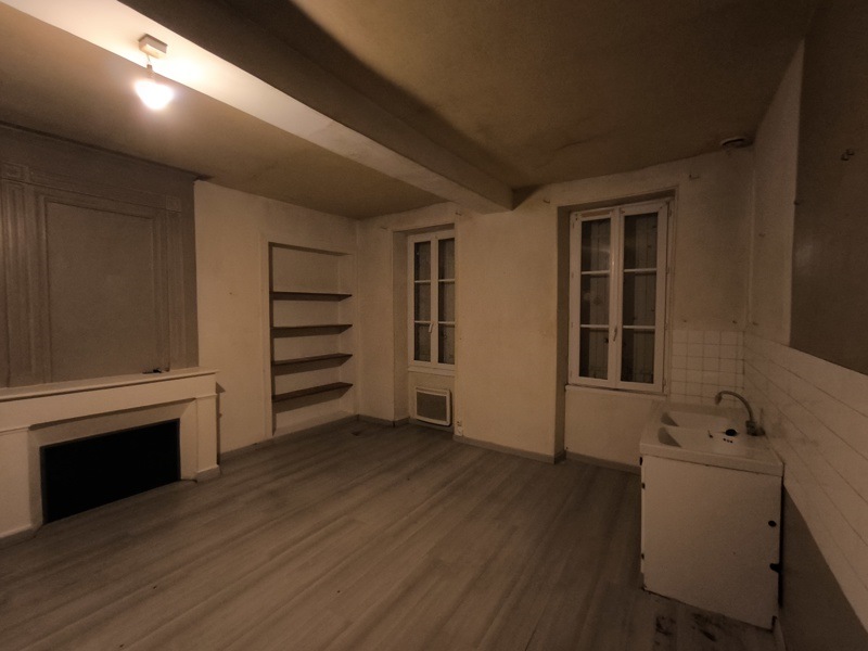 Vente Immeuble MONTGUYON - -  256 m² - (17270)