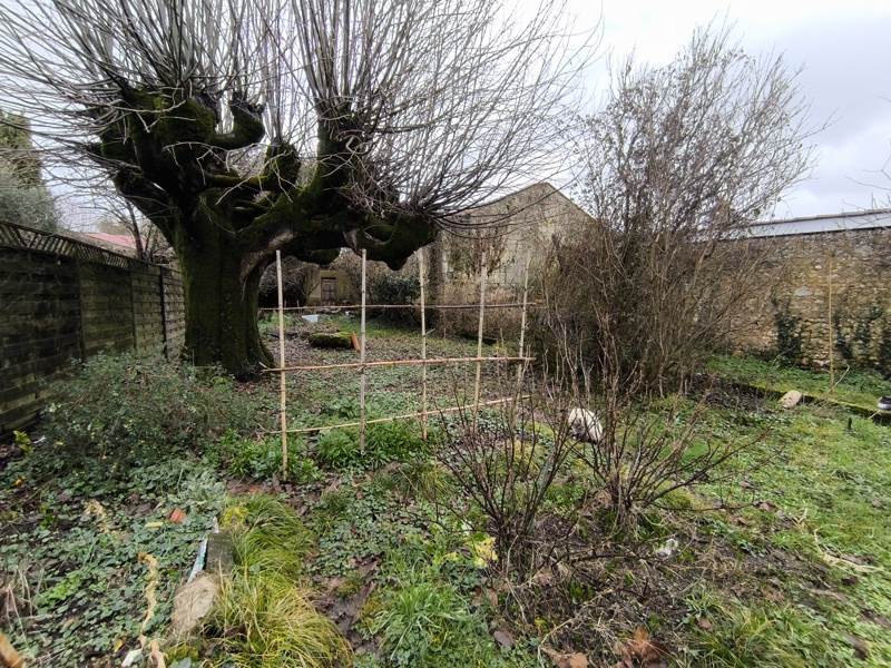 Vente Immeuble MONTGUYON - -  256 m² - (17270)