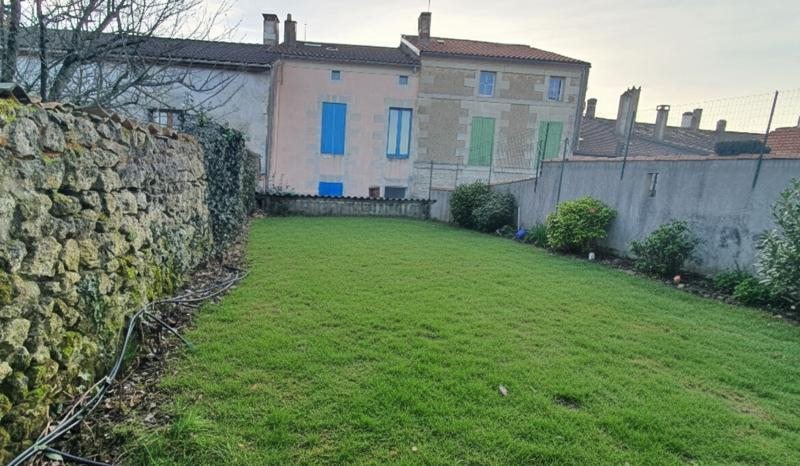 Vente Maison MONTLIEU LA GARDE - 5 pièces -160 m² - (17210)