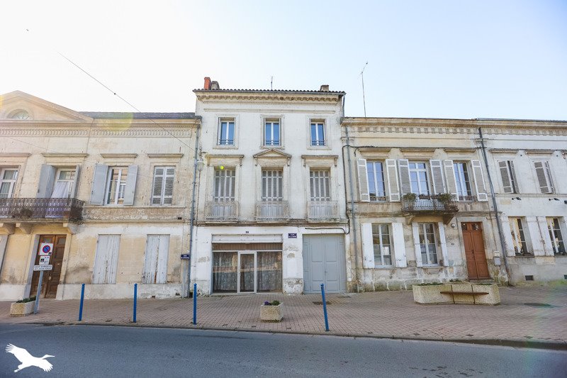 Vente Immeuble MONTGUYON - -  376 m² - (17270)