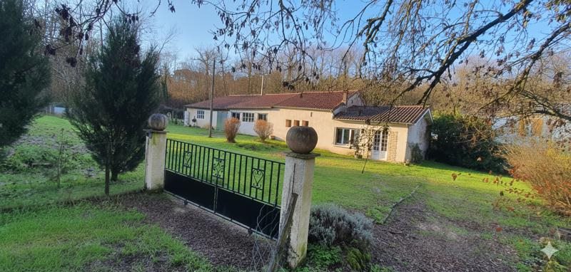 Vente Maison CERCOUX - 4 pièces -118 m² - (17270)