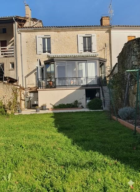Vente Maison MONTLIEU LA GARDE - 9 pièces -175 m² - (17210)
