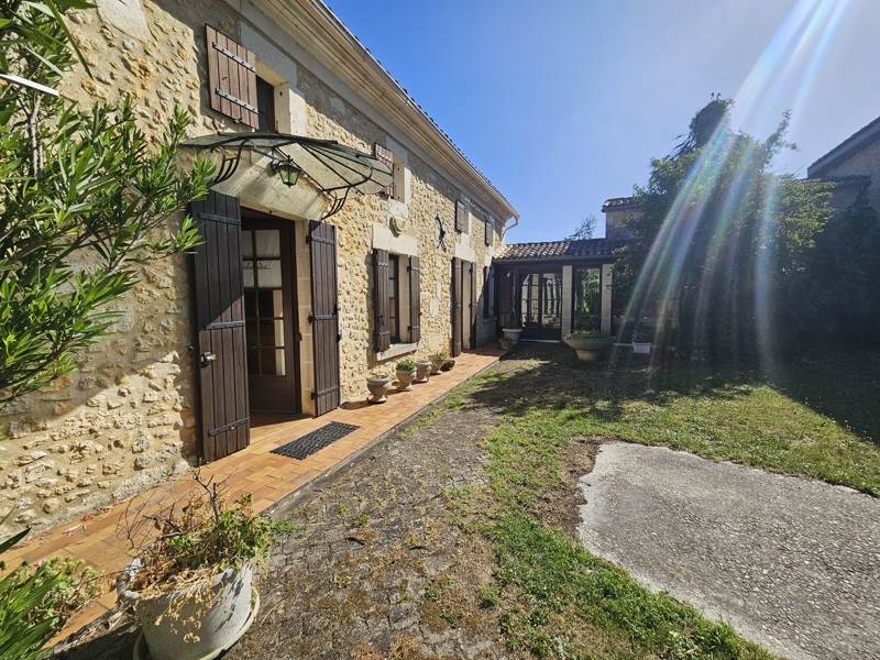Vente Maison MONTGUYON 17270 8 pièces - 172 m²