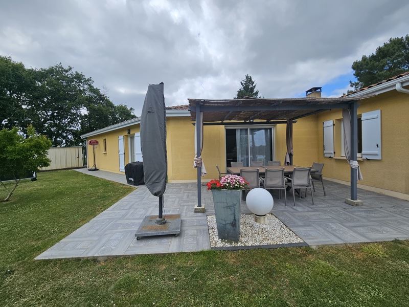 Vente Maison LE FOUILLOUX - 6 pièces -140 m² - (17270)