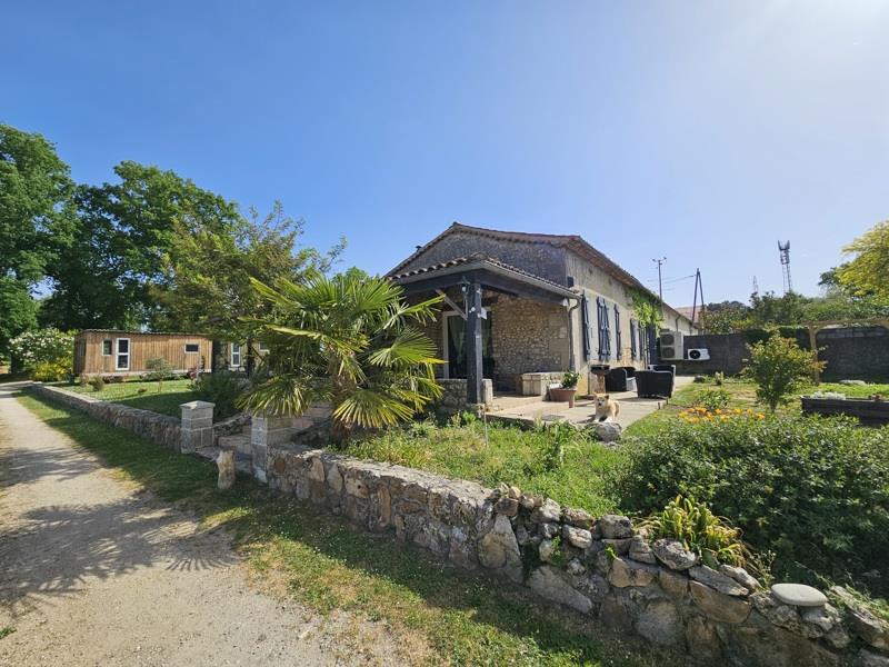 Vente Maison ST MARTIN D ARY - 6 pièces -122 m² - (17270)