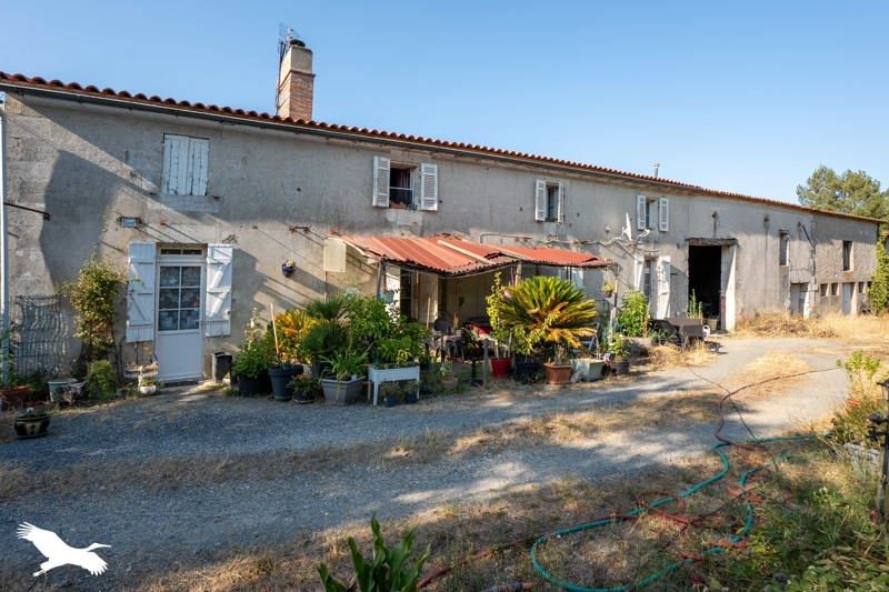Vente Maison LE FOUILLOUX - 4 pièces -196 m² - (17270)