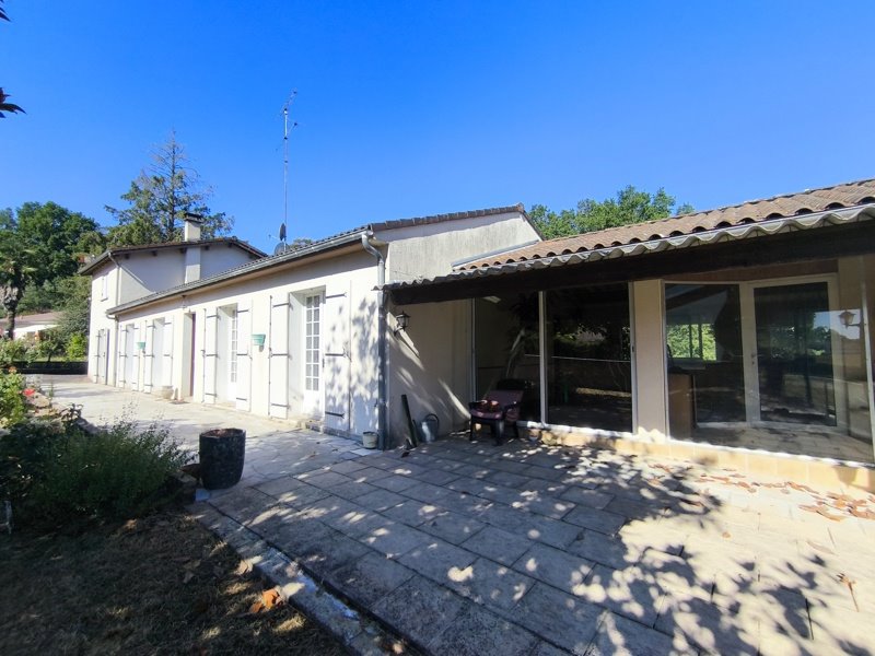 Vente Maison ST MARTIN D ARY 17270 5 pièces - 184 m²