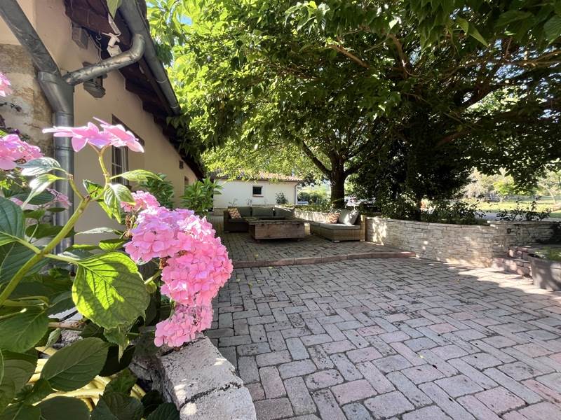 Maison 8 pièces 270 m² · à Le Castéra · 270 m² · 575 000 €