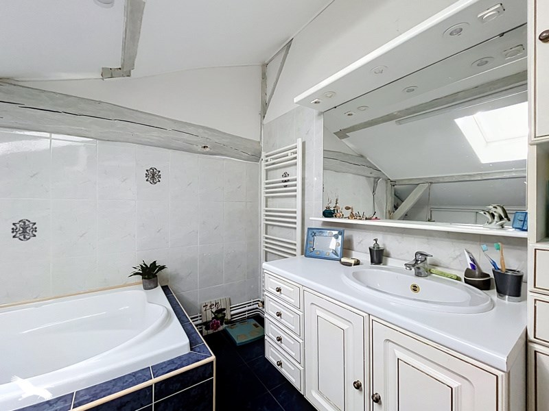 Vente Maison UZESTE - 8 pièces -249 m² - (33730)