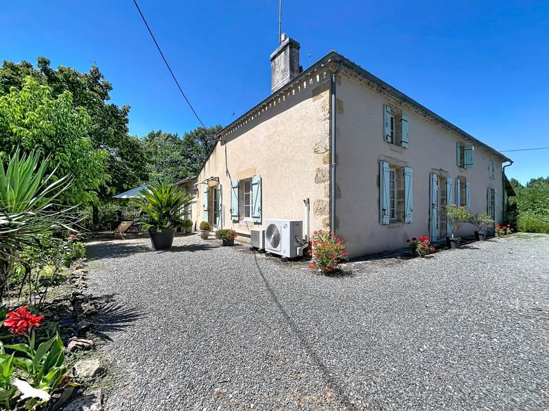 Vente Maison UZESTE - 8 pièces -249 m² - (33730)