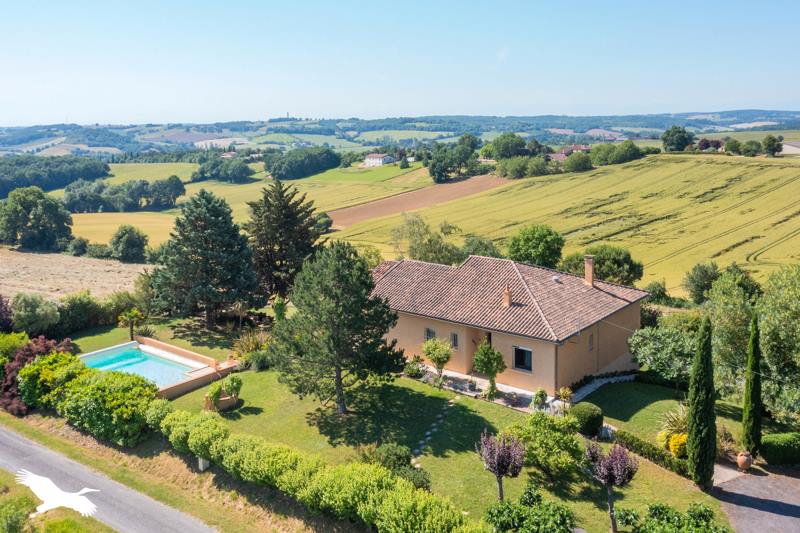 Vente Maison CASTELNAU BARBARENS - 7 pièces -219 m² - (32450)