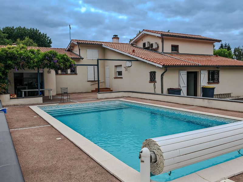 Vente Maison CASTELSARRASIN - 8 pièces -148 m² - (82100)