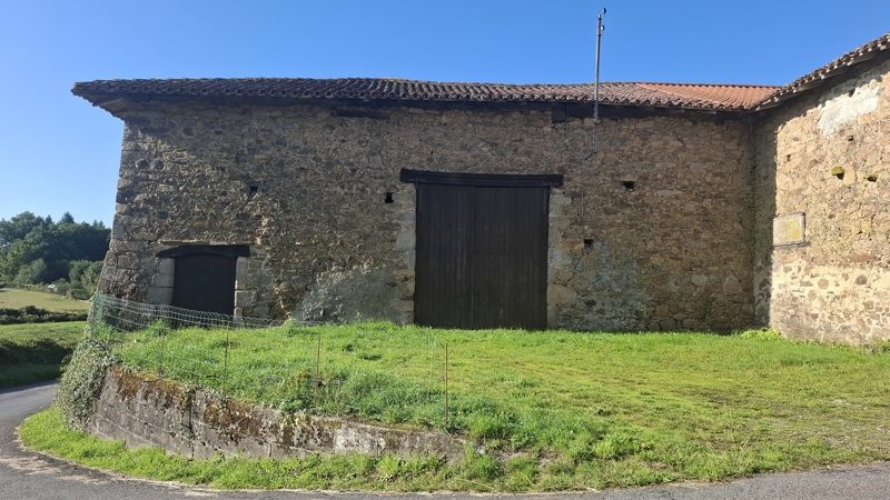 Vente Grange ST YRIEIX SOUS AIXE - 1 pièce -194 m² - (87700)