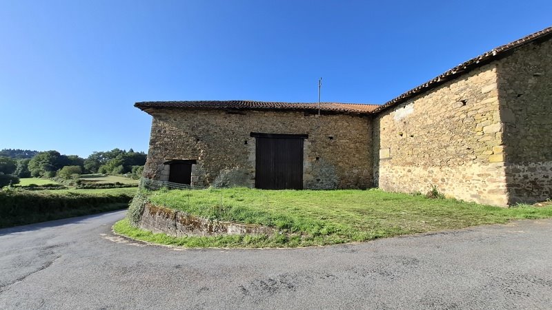 Vente Grange ST YRIEIX SOUS AIXE - 1 pièce -194 m² - (87700)