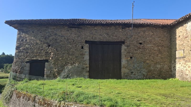 Vente Grange ST YRIEIX SOUS AIXE - 1 pièce -194 m² - (87700)