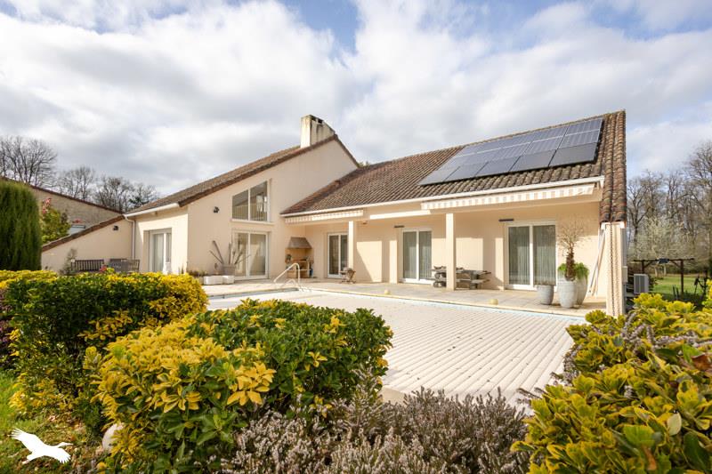 Vente Maison ST VICTURNIEN - 7 pièces -255 m² - (87420)
