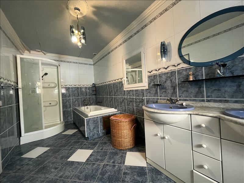 Vente Maison MONTPELLIER DE MEDILLAN - 8 pièces -256 m² - (17260)