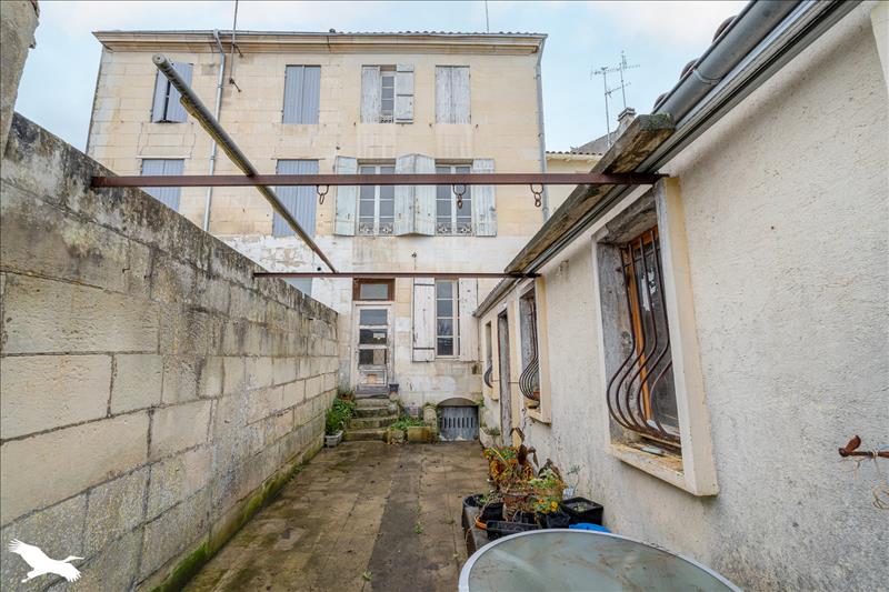 Vente Maison PONS - 5 pièces -167 m² - (17800)