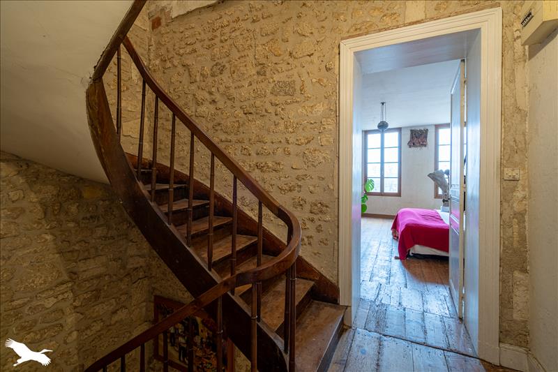 Vente Maison PONS - 5 pièces -167 m² - (17800)