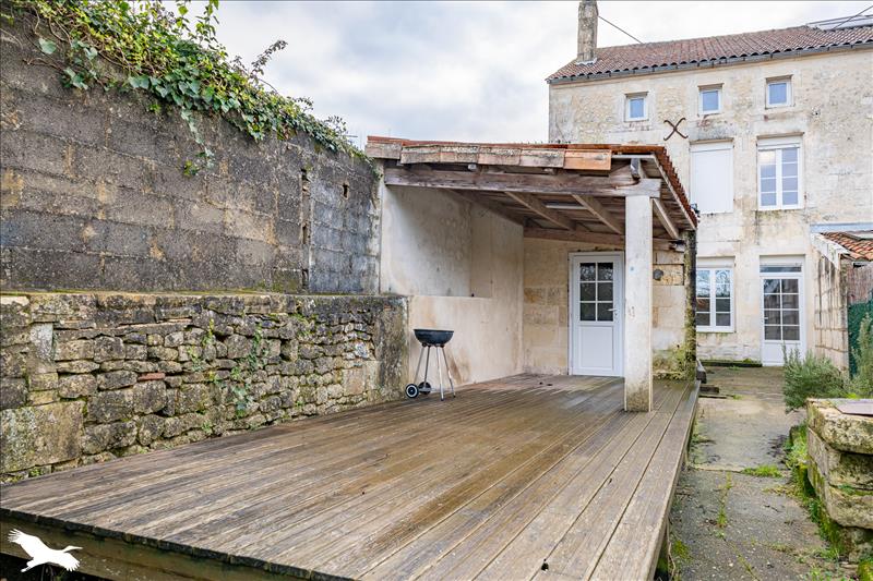Vente Maison PONS - 5 pièces -136 m² - (17800)