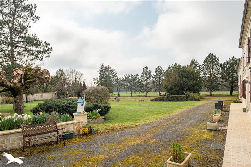 Vente Maison GERMIGNAC - 7 pièces -306 m² - (17520)