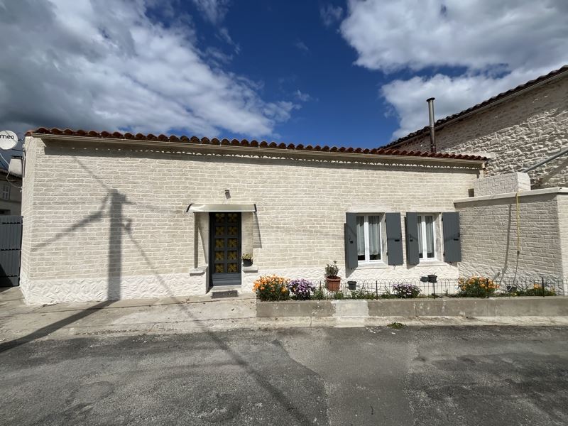 Vente Maison MARIGNAC - 2 pièces -57 m² - (17800)