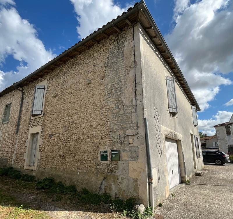 Vente Maison PERIGNAC - 5 pièces -110 m² - (17800)