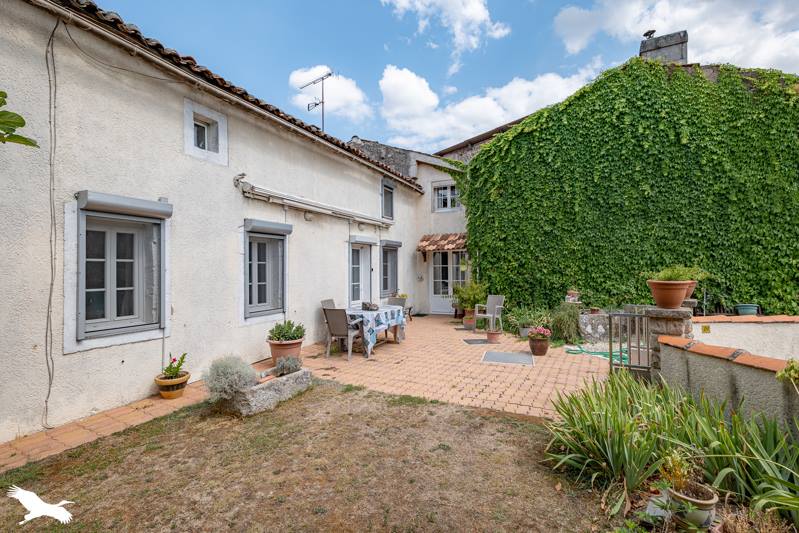 Vente Maison PONS - 6 pièces -146 m² - (17800)