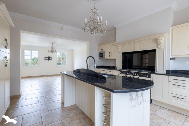 Vente Maison ECHEBRUNE - 8 pièces -200 m² - (17800)