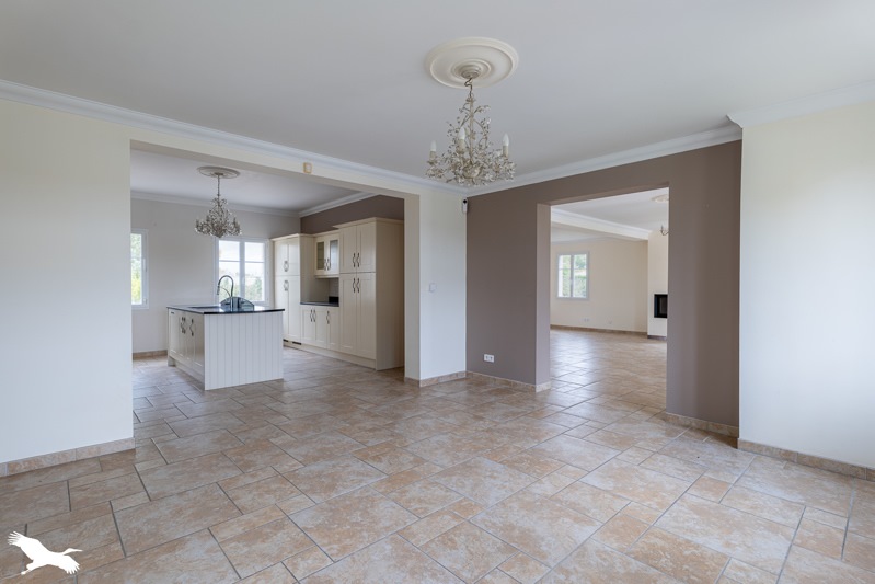 Vente Maison ECHEBRUNE - 8 pièces -200 m² - (17800)