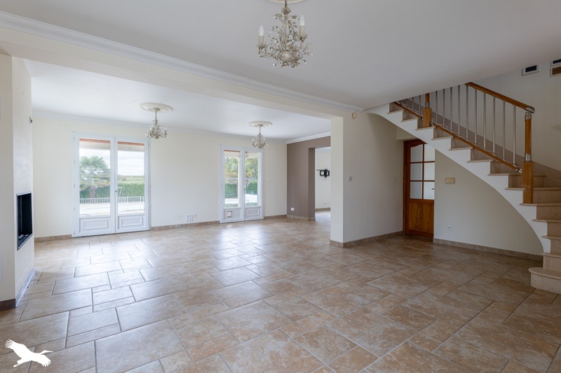 Vente Maison ECHEBRUNE - 8 pièces -200 m² - (17800)